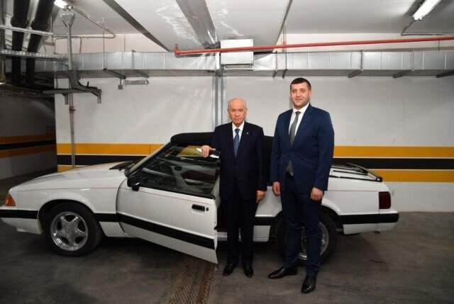 Bahçeli, Gözünden Sakındığı Klasik Otomobilini Hediye Etti
