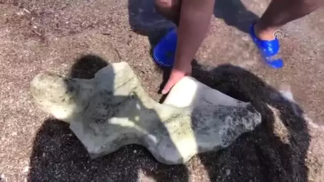 Denizde Kadın Heykeli Bulundu Denizde Kadın Heykeli Bulundu
