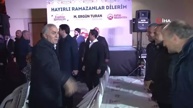 Fatih'te Sokak Sahuru Geleneği Sürüyor Fatih'te Sokak Sahuru Geleneği Sürüyor
