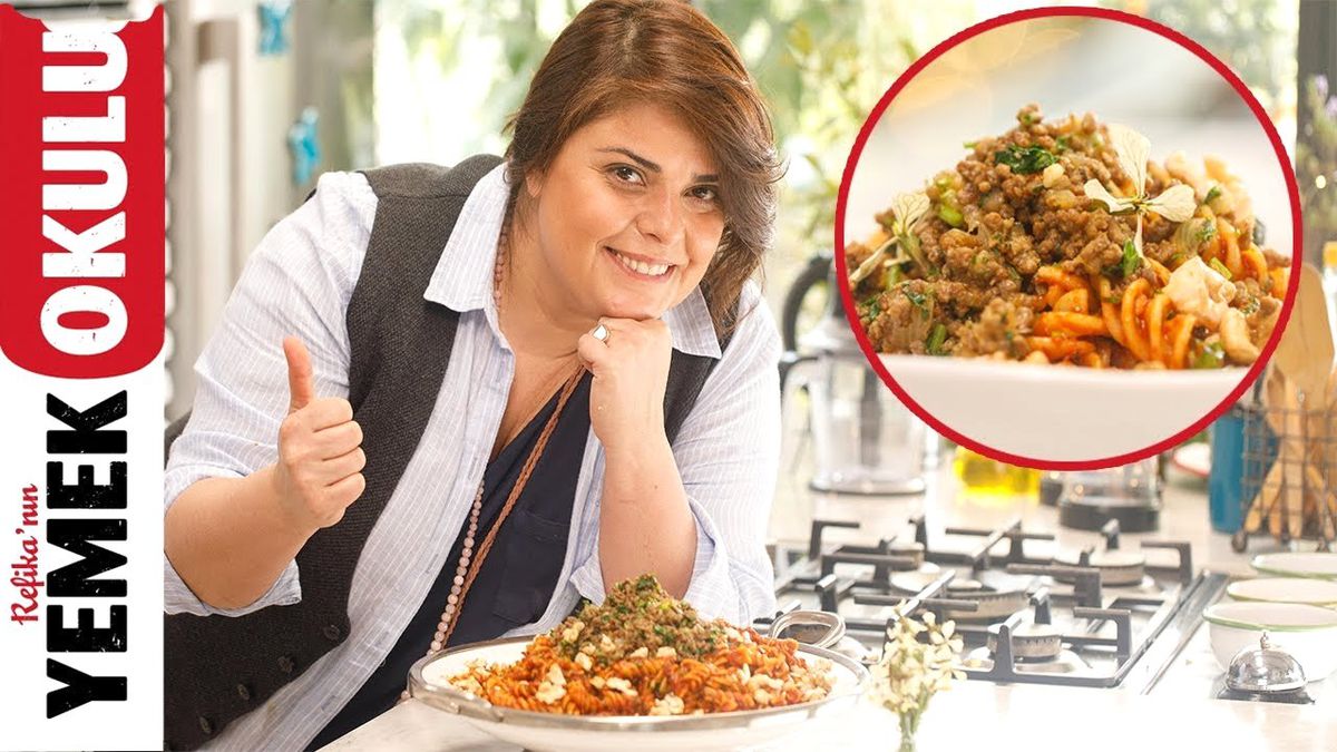 Fellah Köfte Tadında Refika'ca Salçalı, Kıymalı Makarna Tarifi