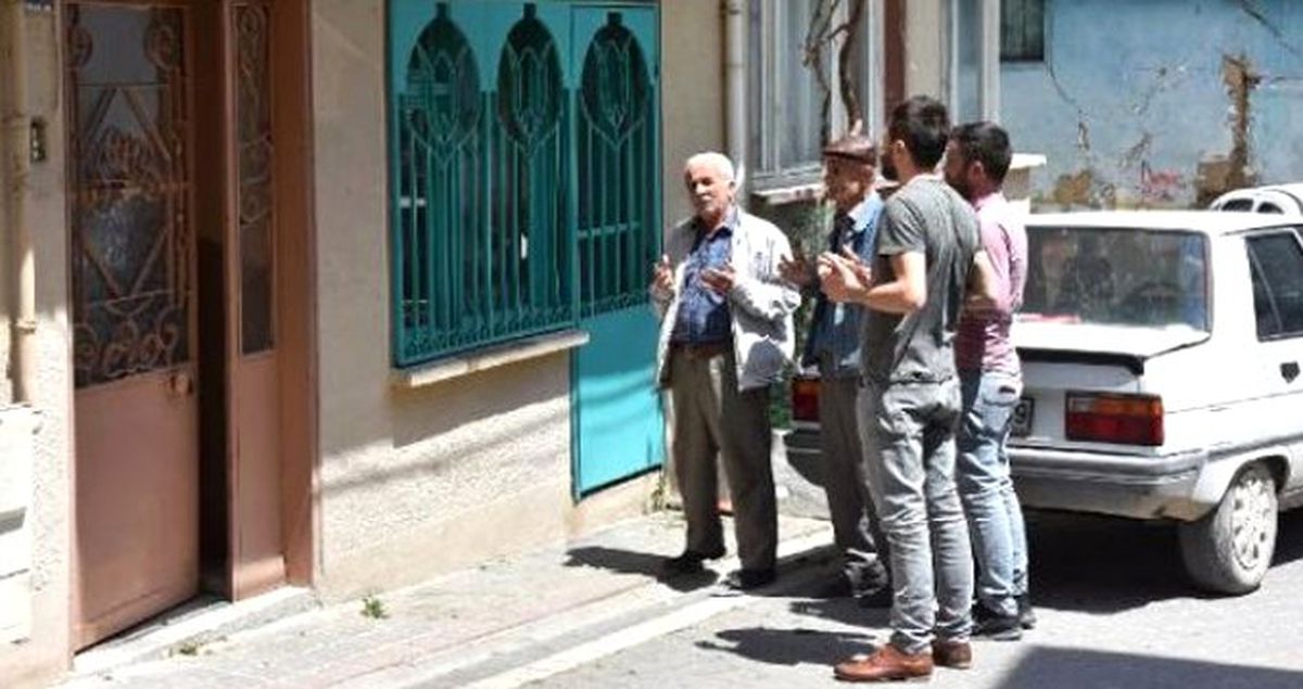 Gören Hayrete Düşüyor! Bu Apartmanın Zemin Katında Türbe Var