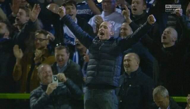 Hakem Mike Dean'in Tribüdeki Gol Sevinci Görenleri Şaşırttı