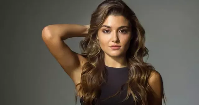 Hande Erçel, Sınırları Zorlayan Paylaşımıyla Takipçilerini Mest Etti! Hande Erçel, Sınırları Zorlayan Paylaşımıyla Takipçilerini Mest Etti!