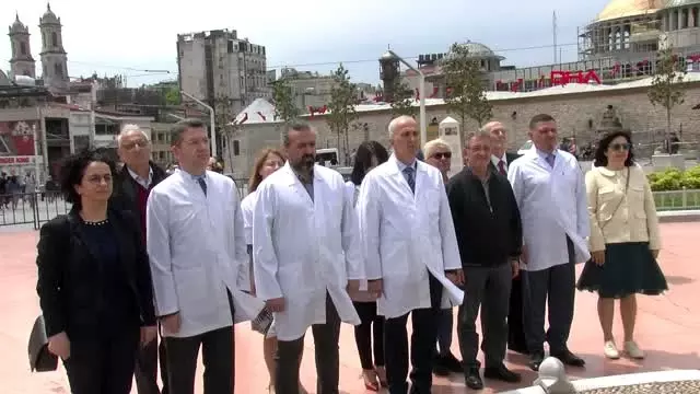 İstanbul- Taksim Meydanı'nda 14 Mayıs Eczacılık Günü Etkinliği İstanbul- Taksim Meydanı'nda 14 Mayıs Eczacılık Günü Etkinliği