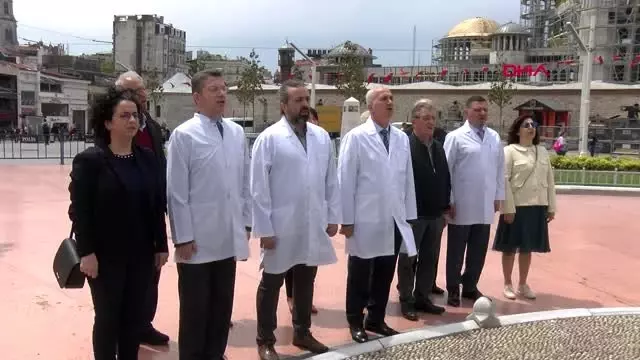 İstanbul- Taksim Meydanı'nda 14 Mayıs Eczacılık Günü Etkinliği İstanbul- Taksim Meydanı'nda 14 Mayıs Eczacılık Günü Etkinliği