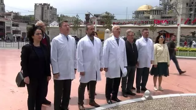 İstanbul- Taksim Meydanı'nda 14 Mayıs Eczacılık Günü Etkinliği İstanbul- Taksim Meydanı'nda 14 Mayıs Eczacılık Günü Etkinliği