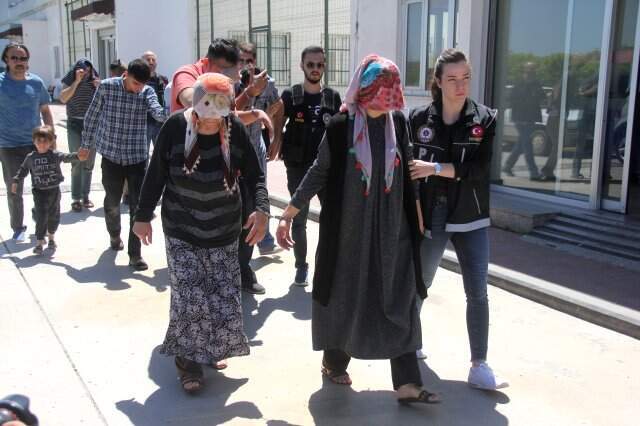 Kadının, Vücuduna Sardığı Esrarı Narkotik Köpeği Ortaya Çıkardı