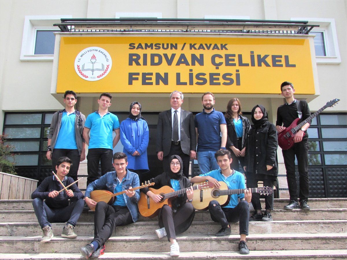 Kavak'ta Öğretmenden 100. Yıl Anısına Şarkı