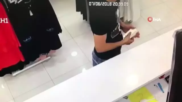 Mağazaya Dadanan Tırnakçı Kadın Çalışanı Böyle Dolandırdı Mağazaya Dadanan Tırnakçı Kadın Çalışanı Böyle Dolandırdı