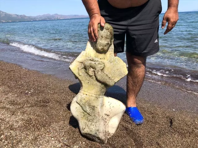 Muğla'da Denizde Kadın Heykeli Bulundu Muğla'da Denizde Kadın Heykeli Bulundu