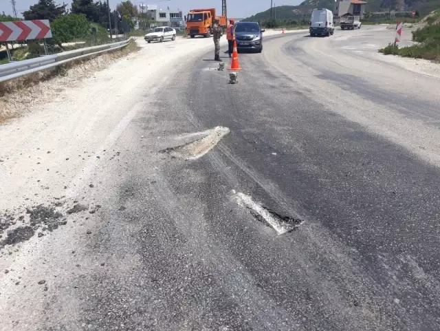 Sınıra Götürülen Duvar Perdeler Karayolunda Devrildi Sınıra Götürülen Duvar Perdeler Karayolunda Devrildi