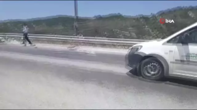 Sınıra Götürülen Duvar Perdeler Karayolunda Devrildi Sınıra Götürülen Duvar Perdeler Karayolunda Devrildi