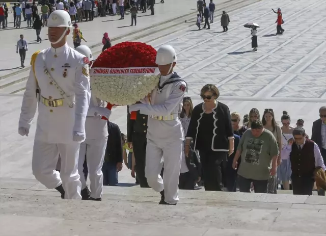Zihinsel Özürlüler Federasyonu Heyeti Anıtkabir'i Ziyaret Etti