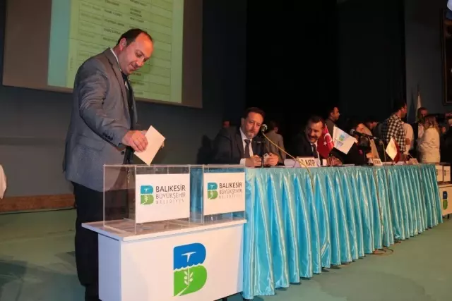Balıkesirli Belediye Başkan ve Meclis Üyelerinden Tartışmalı Seçim Balıkesirli Belediye Başkan ve Meclis Üyelerinden Tartışmalı Seçim