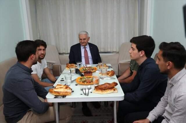 Binali Yıldırım: Kankalarımla Beraberiz