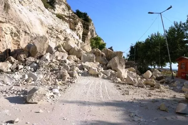 Birecik'te Heyelan Riski Taşıyan 13 Ev Boşaltıldı