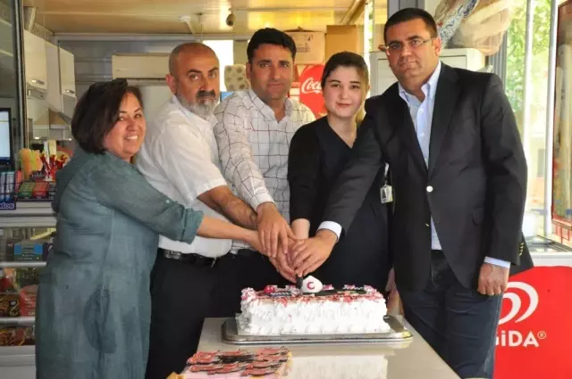 Bu Defa Doktorlar Hizmet Etti, Hemşireler Eğlendi Bu Defa Doktorlar Hizmet Etti, Hemşireler Eğlendi