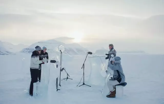 Kuzey Kutbu'nda Buzdan Enstrümanlarla Konser Kuzey Kutbu'nda Buzdan Enstrümanlarla Konser