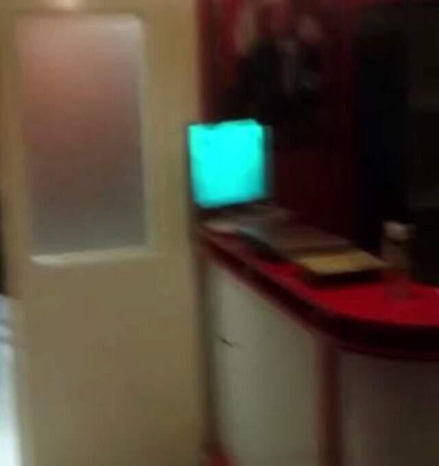 Masaj Salonuna Fuhuş Baskını! Polis, Kıyafetlerini Giyerken Yakaladı