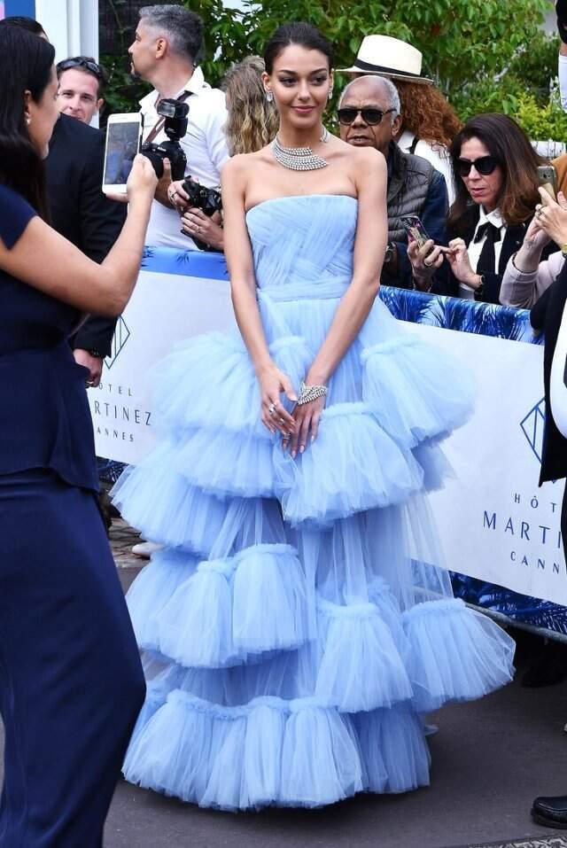 Oyuncu Dilan Çiçek Deniz, Cannes Film Festivali'nde 800 Bin Euro'luk Mücevher Taktı