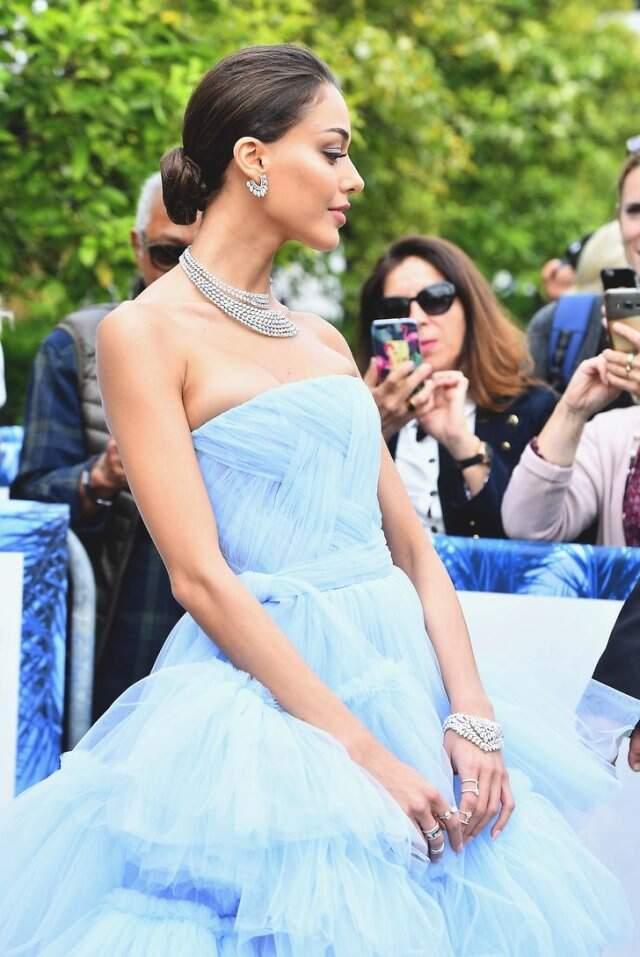 Oyuncu Dilan Çiçek Deniz, Cannes Film Festivali'nde 800 Bin Euro'luk Mücevher Taktı