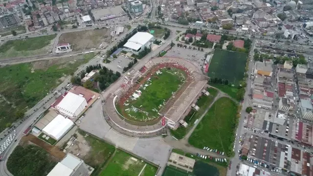 Taraftarlar Yıkılan Stada Kitap Yazdı