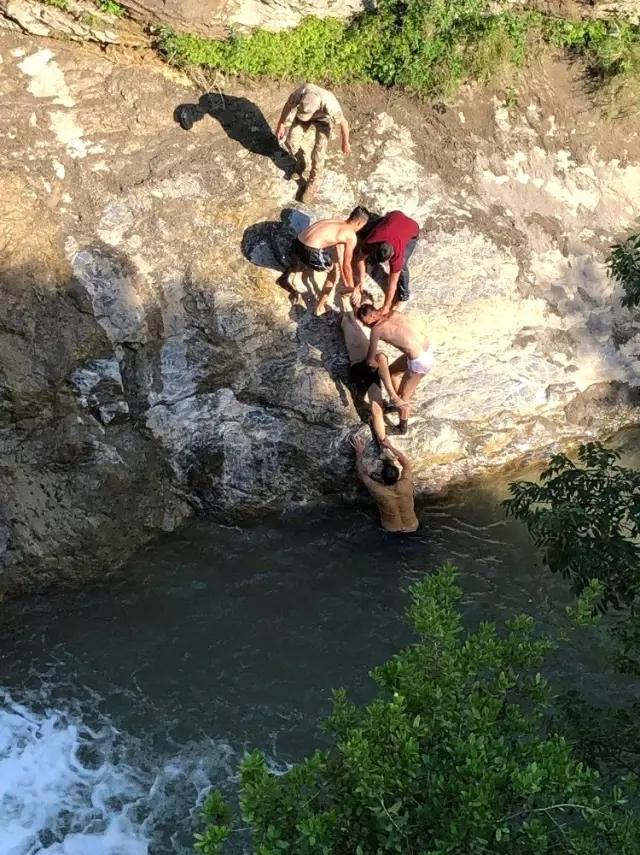 13 Yaşındaki Çocuk Serinlemek İçin Girdiği Çayda Boğuldu