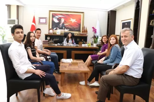 Başkan Köse, Koltuğu Lise Öğrencisine Devretti Başkan Köse, Koltuğu Lise Öğrencisine Devretti
