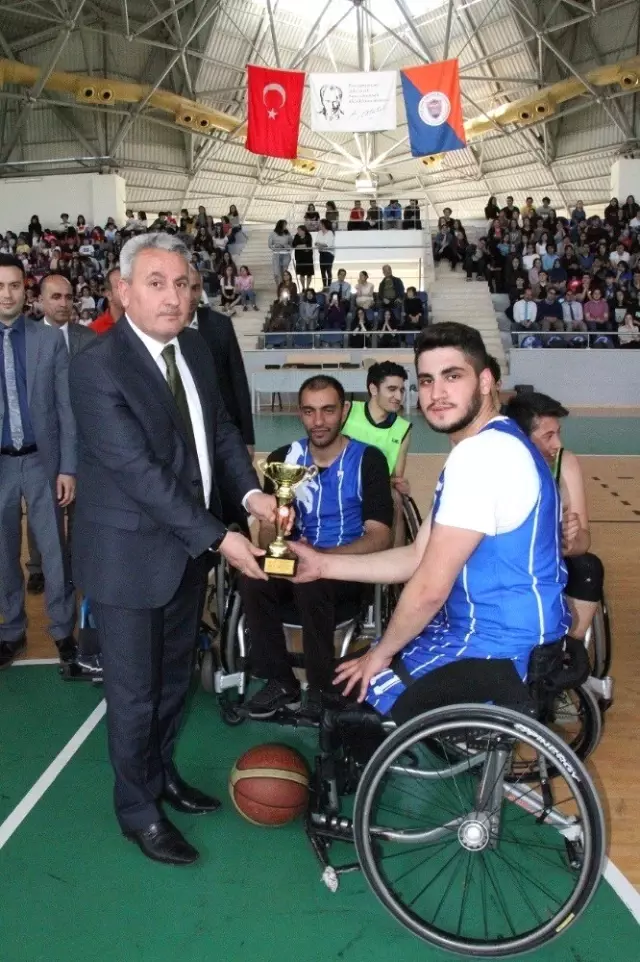 Basketler Empati İçin Atıldı Basketler Empati İçin Atıldı