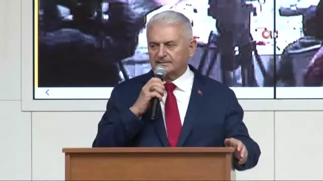 Binali Yıldırım, Ümraniye'de Katıldığı İftarda Açıklamalarda Bulundu Binali Yıldırım, Ümraniye'de Katıldığı İftarda Açıklamalarda Bulundu
