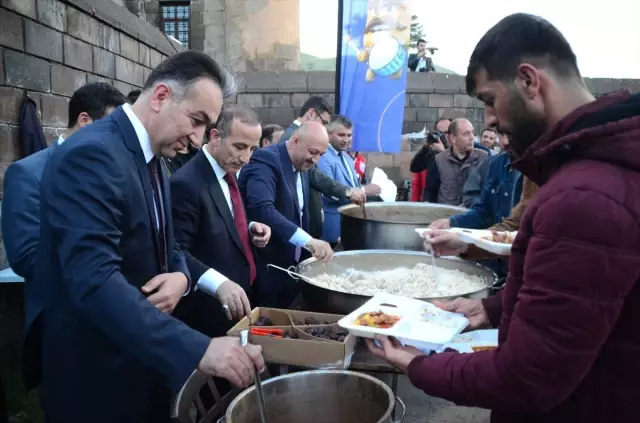 Bitlis Valisi Oktay Çağatay, Vatandaşlarla İftarda Buluştu Bitlis Valisi Oktay Çağatay, Vatandaşlarla İftarda Buluştu