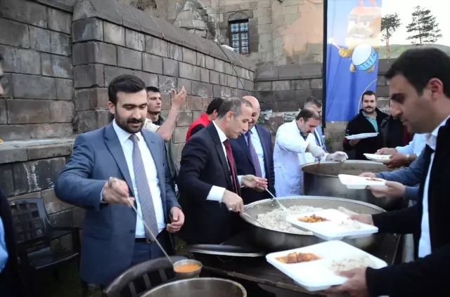 Bitlis Valisi Oktay Çağatay, Vatandaşlarla İftarda Buluştu Bitlis Valisi Oktay Çağatay, Vatandaşlarla İftarda Buluştu