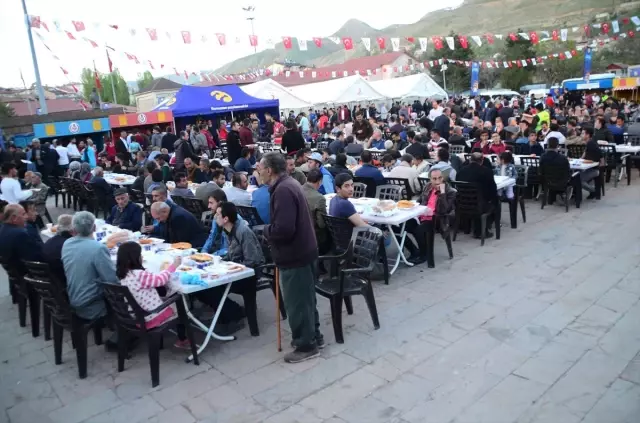 Bitlis Valisi Oktay Çağatay, Vatandaşlarla İftarda Buluştu Bitlis Valisi Oktay Çağatay, Vatandaşlarla İftarda Buluştu
