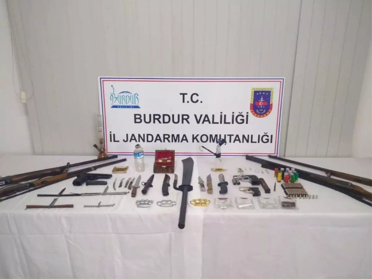 Burdur'da Uyuşturucu ve Göçmen Kaçakçılığı Operasyonu