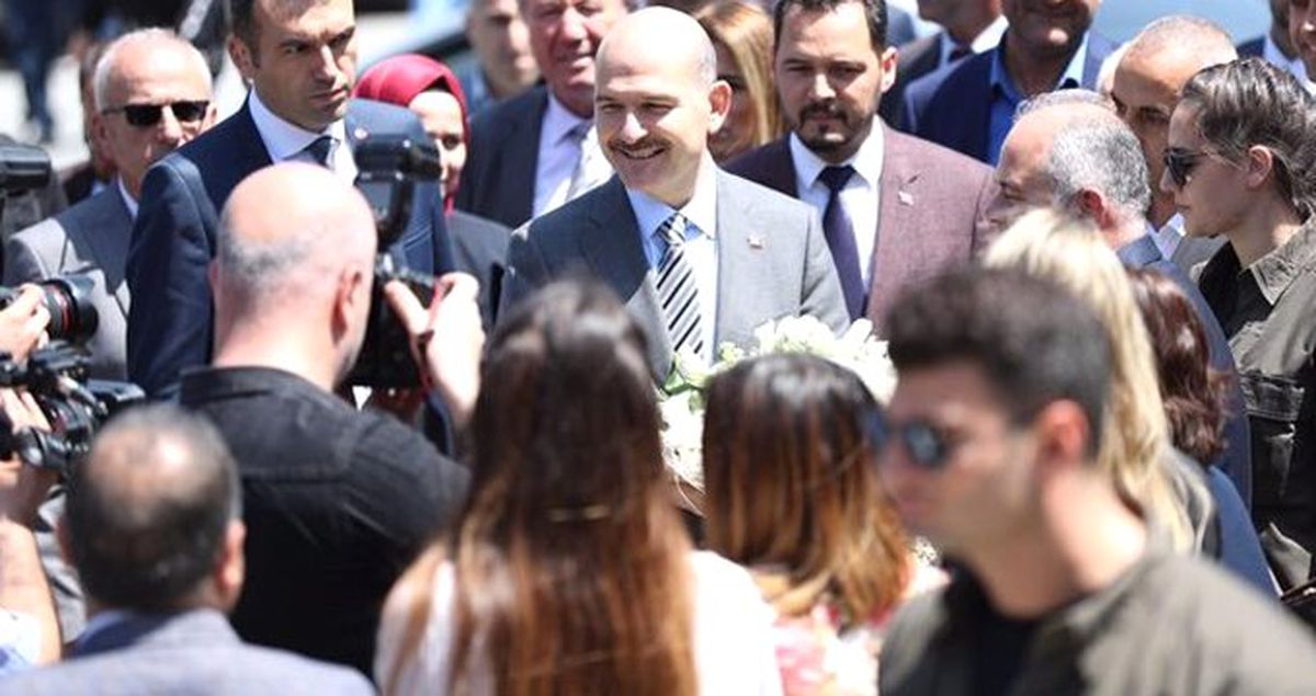 Bakan Soylu, 'Her Şey Güzel Olacak' Diyen Vatandaşa 'Her Şey Daha Güzel Olacak' Diyerek Cevap Verdi