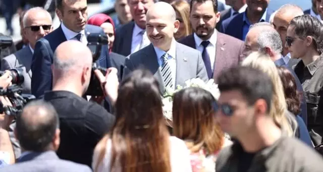 Bakan Soylu, 'Her Şey Güzel Olacak' Diyen Vatandaşa 'Her Şey Daha Güzel Olacak' Diyerek Cevap Verdi Bakan Soylu, 'Her Şey Güzel Olacak' Diyen Vatandaşa 'Her Şey Daha Güzel Olacak' Diyerek Cevap Verdi