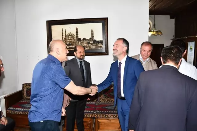 İnegöl'de 10 Okula Kitap Hediye Edildi