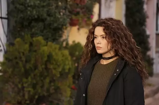 Kadın Dizisinde, Şirin Karakteri Yaptığı Kahvenin İçine Tükürdü