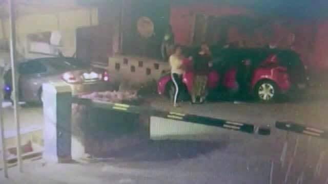 Kucağında Bebeğini Taşıyan Karısını Mermi Yağmuruna Tuttu