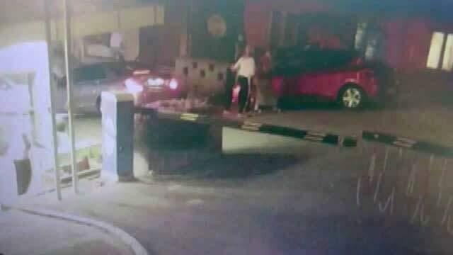 Kucağında Bebeğini Taşıyan Karısını Mermi Yağmuruna Tuttu