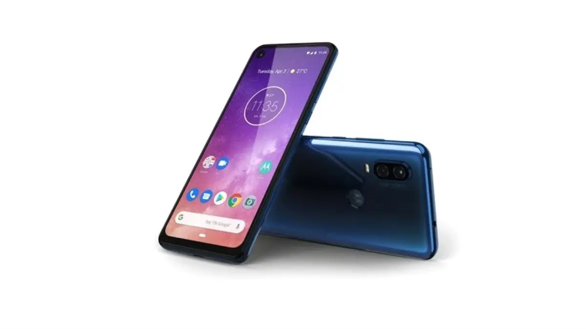 Motorola P50, Haziran'da Delikli Ekranla Piyasaya Sürülecek
