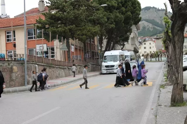 Tosya'da Yaya Geçitlerinde Uygulama Yapıldı