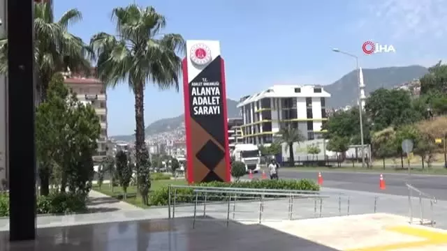 Alanya'da Silahlı Azalı Suçlu 7 Yıl Sonra Yakalandı Alanya'da Silahlı Azalı Suçlu 7 Yıl Sonra Yakalandı