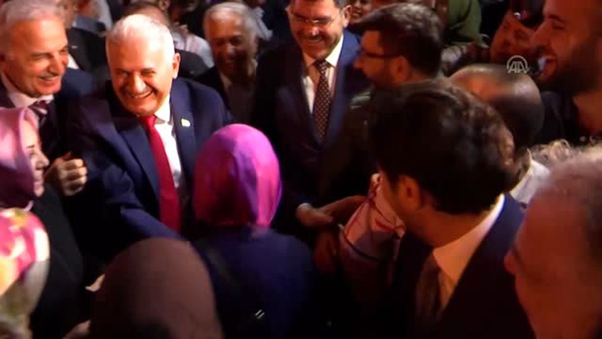 Binali Yıldırım Ümraniye'de Vatandaşlarla Sahurda Bir Araya Geldi