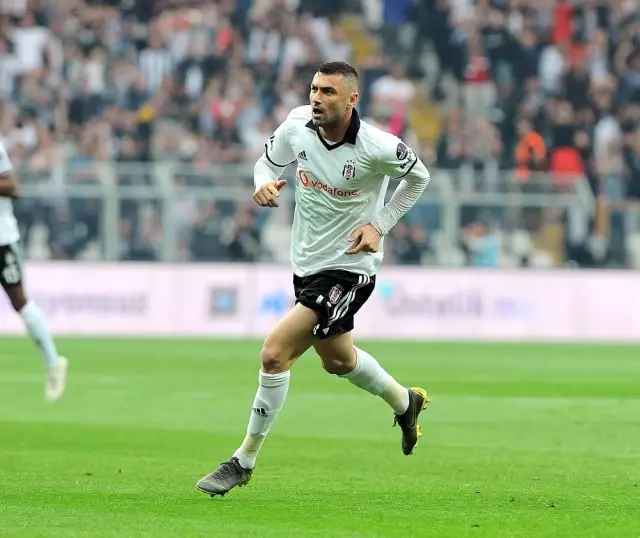 Burak Yılmaz Mı, Hugo Rodallega Mı? Burak Yılmaz Mı, Hugo Rodallega Mı?