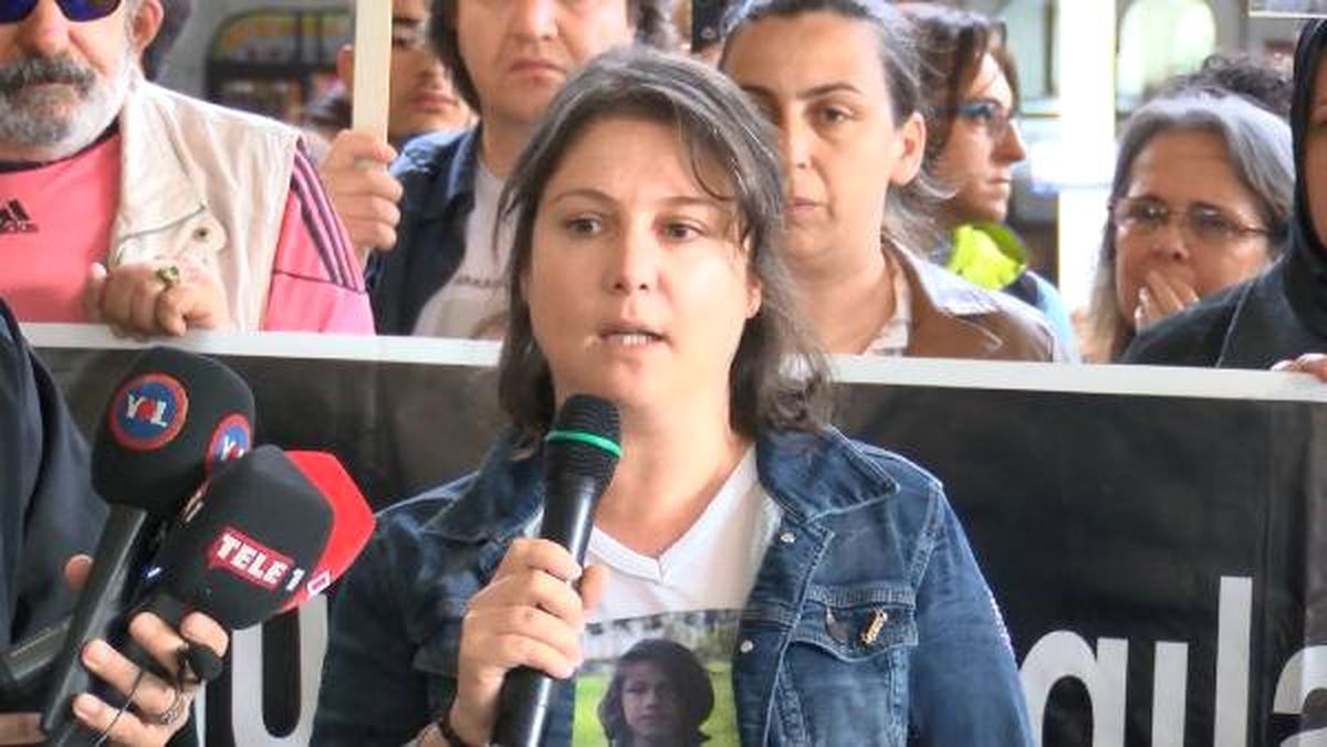 Çorlu'daki Tren Kazasında Ölenlerin Yakınlarından Sirkeci Garı Önünde Eylem