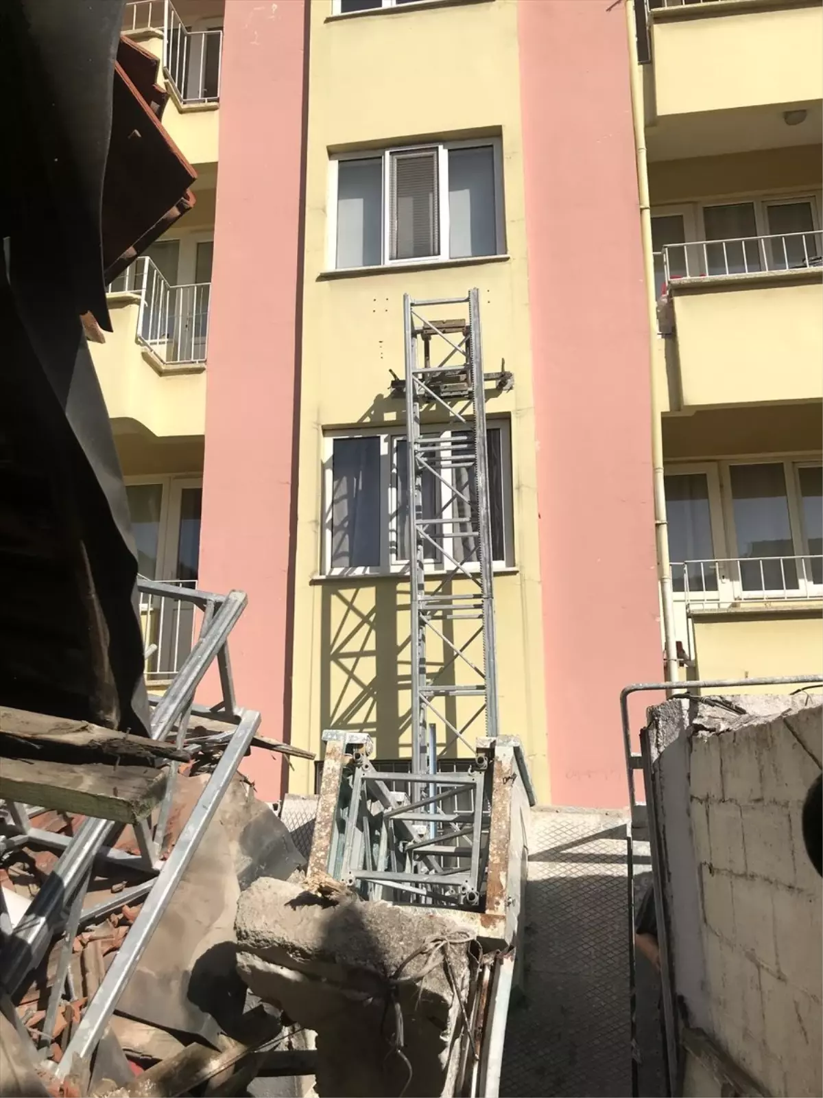 Denizli'de Boya İskelesi Çöktü: 2 Yaralı