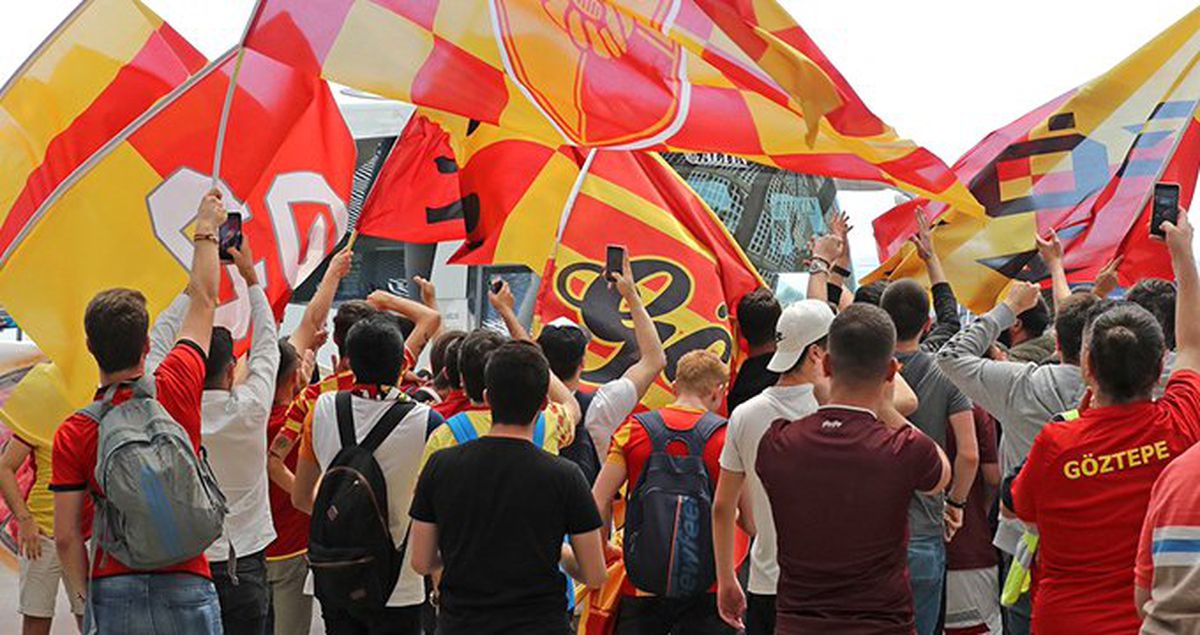 Göztepeli Taraftarlar, Takımlarını Bursa'ya Şampiyon Gibi Uğurladı!