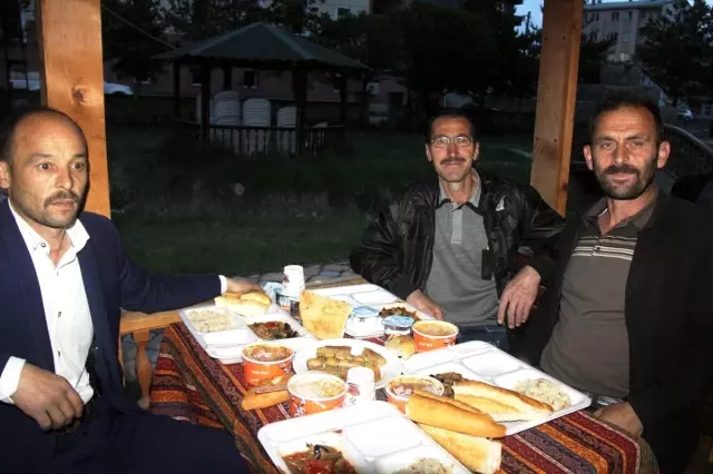 Hafik'te Esnaf İftarda Bir Araya Geldi