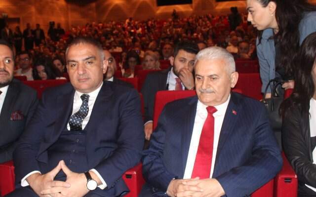 Konser Salonuna Giren Binali Yıldırım'a: Her Şey Güzel Güzel Olacak
